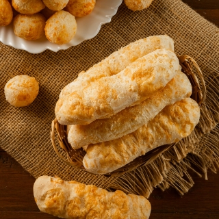 Pão de queijo em palito Salgados congelados para revenda Quitutes mineiros congelados Pão de queijo em palito Pão de queijo para revenda Pão de queijo congelado