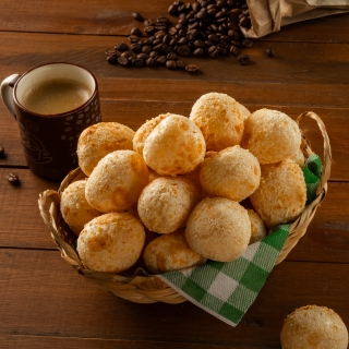 Pão de queijo para festas Pão de queijo no atacado Pão de queijo com parmesão Pão de queijo para festas Salgados congelados para revenda Quitutes mineiros congelados
