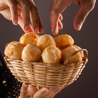 Pão de queijo crocante Pão de queijo artesanal Pão de queijo direto da fábrica Pão de queijo crocante Pão de queijo no atacado Pão de queijo com parmesão