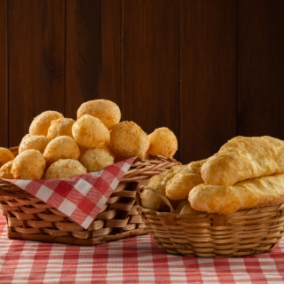 Pão de queijo no atacado Pão de queijo artesanal Pão de queijo direto da fábrica Pão de queijo no atacado Pão de queijo no atacado Pão de queijo com parmesão